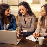 ragazze che studiano per un master di primo livello