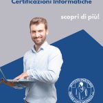 Ragazzo con un pc che ha preso una certificazione informatica con Istituto Paritario Padre Luigi Monaco