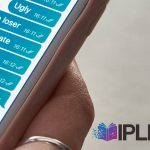 Logo IPLM FAD con sullo sfondo un telefono con dei messaggi di odio