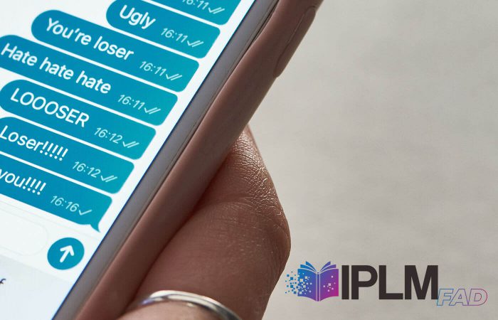 Logo IPLM FAD con sullo sfondo un telefono con dei messaggi di odio